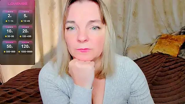 Regina__blue from StripChat