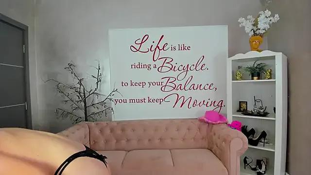 ReynaTheVixen from StripChat is Freechat