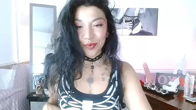Rominna__z from StripChat is Freechat