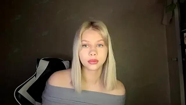 RosarioOler from StripChat is Freechat