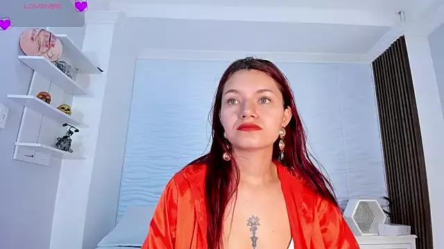 RoxanaBorns_ from StripChat is Freechat