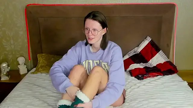 RoxyHerena from StripChat is Freechat