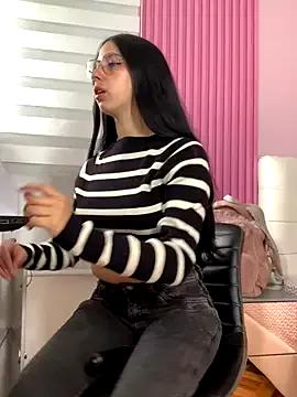 Sabrina_euphoria from StripChat is Freechat