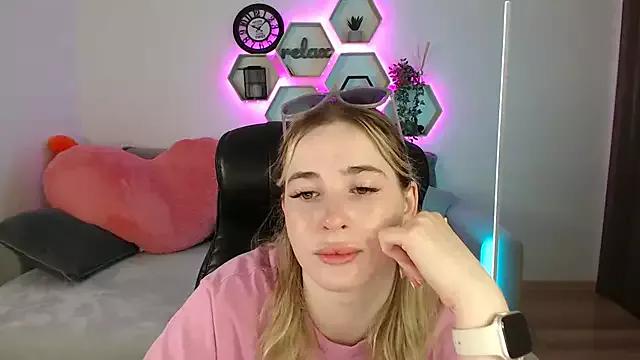 Try girls webcam shows. Sweet cute Free Performers.