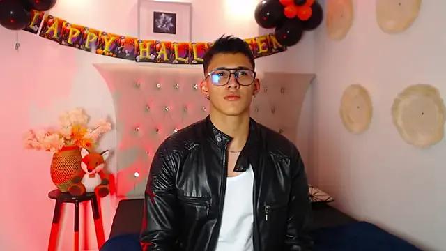 SalvadorFit from StripChat is Freechat