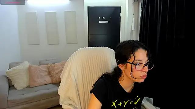 Samantha_blow from StripChat is Freechat