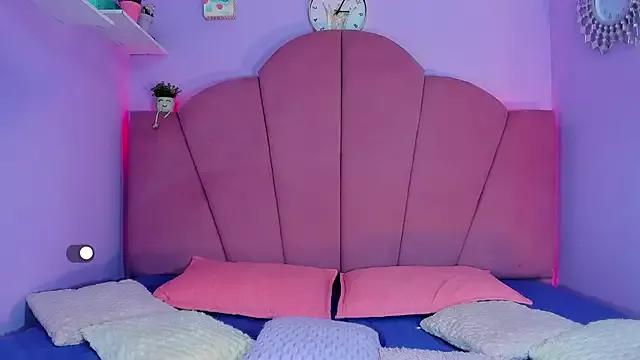 samantha_brucess from StripChat is Freechat