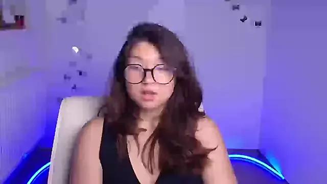Sandra_Curly from StripChat is Freechat