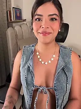 Freechat Sara-Evans on StripChat