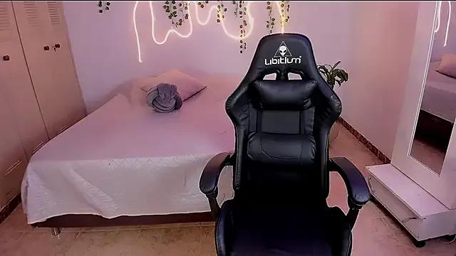 sara_doll77 from StripChat is Freechat