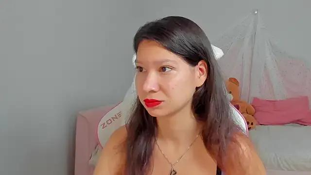 SaraDenar from StripChat is Freechat
