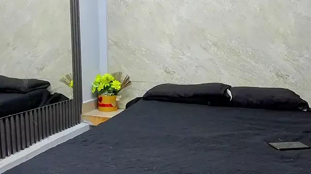 Sarahh-19 from StripChat is Freechat