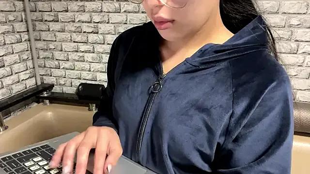 Sarahwildest from StripChat is Freechat