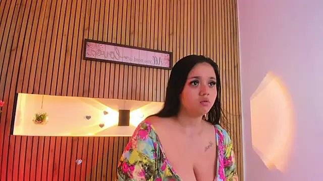 Freechat SaraLondon13 on StripChat