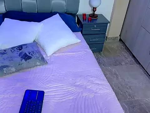 saramikaelson from StripChat is Freechat