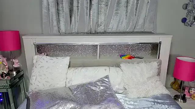 Sashapearl23 from StripChat