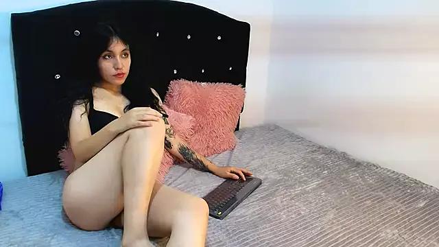 Savage_Kitty from StripChat is Freechat