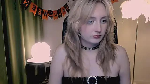 ScarlettScril from StripChat is Freechat