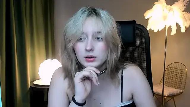 ScarlettScril from StripChat is Freechat