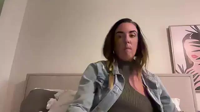SeirahStone from StripChat is Freechat