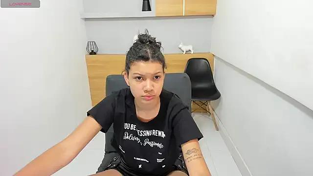 Selenafoxxx6 from StripChat is Freechat