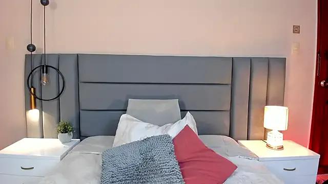 SerenaAveline from StripChat is Freechat