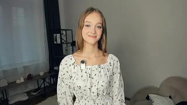 SerrenaAa from StripChat is Freechat