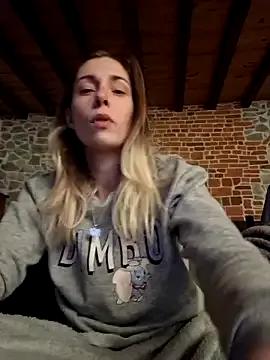 SexyAlya from StripChat is Freechat