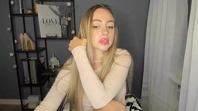 SexyCoralie from StripChat