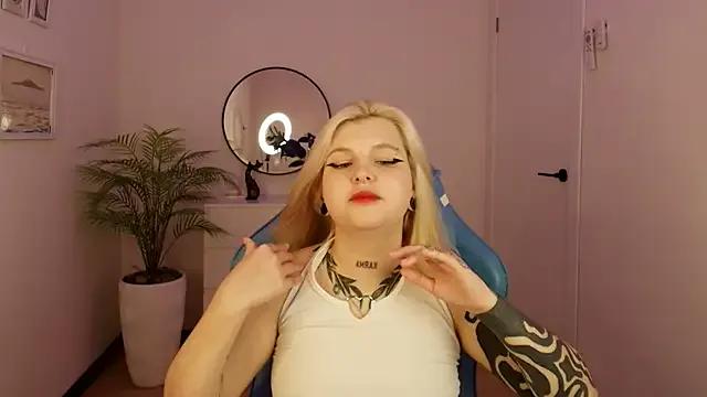 Shad0wPurr from StripChat is Freechat