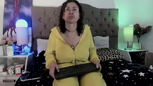 SheraHadee from StripChat is Freechat