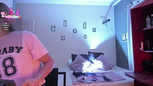 Freechat siamilfff on StripChat