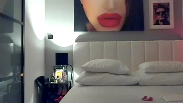 Freechat simonacavali on StripChat