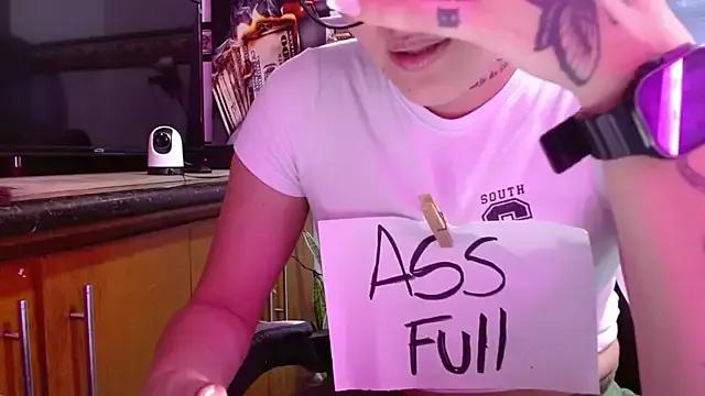 SLUT_MESSY_DIRTY from StripChat is Freechat