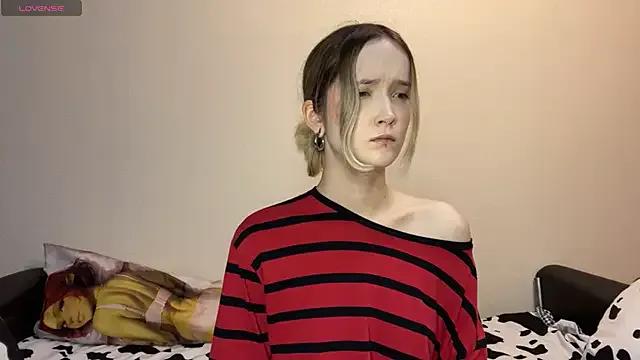 SoftcoreAlly from StripChat is Freechat