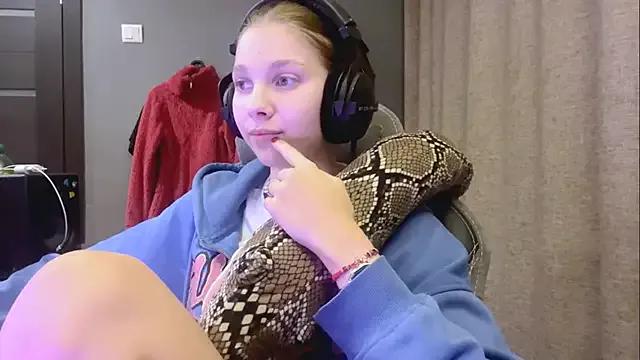 Softixq from StripChat is Freechat