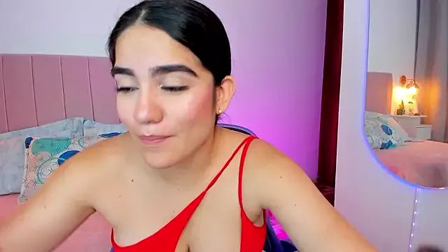 Sophie_wow1 on StripChat