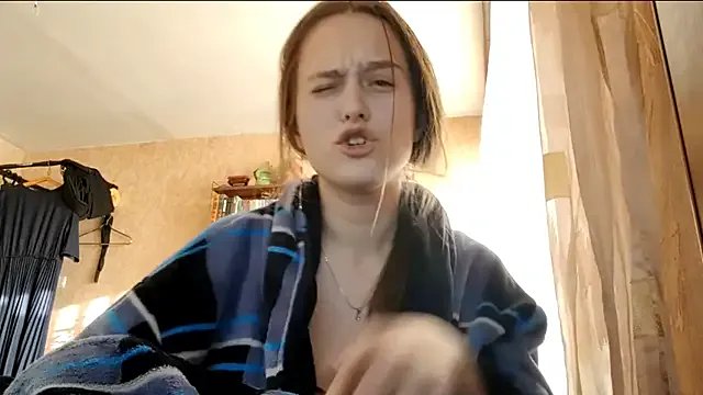 SophieHazely from StripChat is Freechat