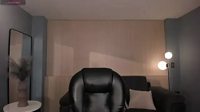 SophieLanne from StripChat is Freechat