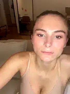 SophiiaStarr from StripChat is Freechat