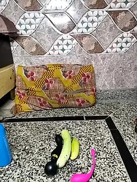 SquirtPiHu from StripChat is Freechat