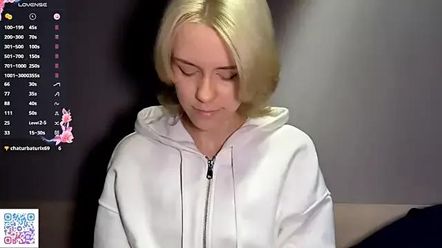 Stelline_ from StripChat is Freechat