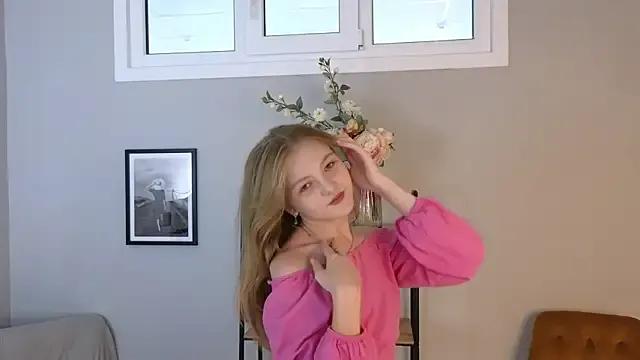 Sue_Sanders from StripChat is Freechat