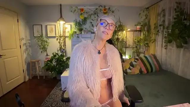 sunnie_dayz from StripChat is Freechat