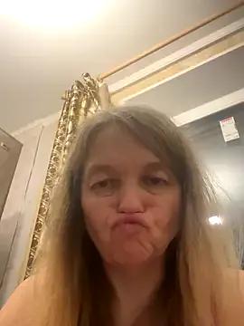 Suzanele from StripChat is Freechat