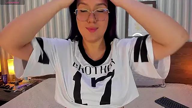 sweet--emily from StripChat is Freechat