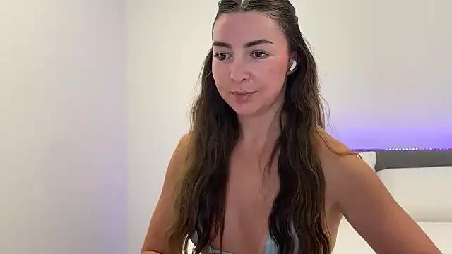 sweet_ukcassie from StripChat is Freechat