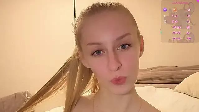 Sweet_xx_Gold from StripChat is Freechat