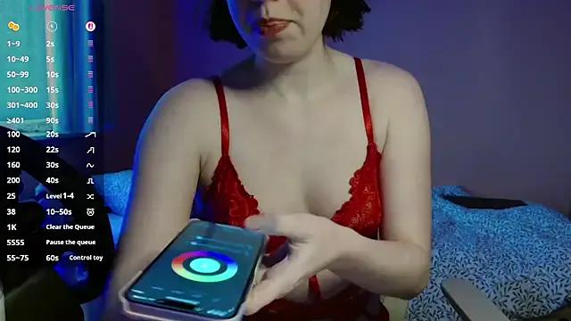 sweetliesje from StripChat is Freechat