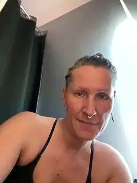 SwingWingWomanSweden from StripChat is Freechat